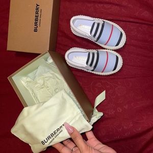 Striped canvas Burberry Kids slip on sneakers